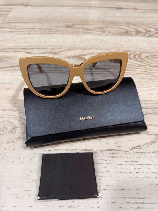 MaxMara Beige Cat-Eye Sunglasses with Dark Lenses main image 5